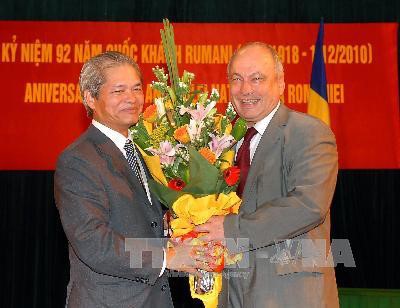 Get-together marks Romania’s National Day - ảnh 1